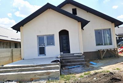 Casă cu 3 camere cu Teren 300 Mp în Central