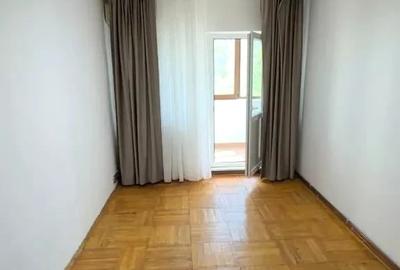 Apartament cu 3 camere decomandat, mobilat în Nicolina