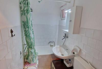 Apartament cu 2 camere decomandat în Cetate