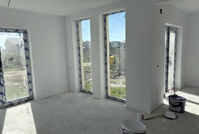 Casă cu 4 camere în Berceni