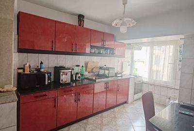 Apartament cu 4 camere decomandat în Traian - 2