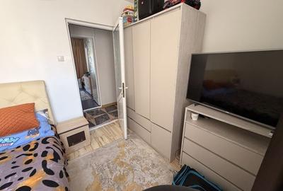 Apartament cu 3 camere decomandat în Sud