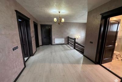 Casă cu 4 camere în Central - 2