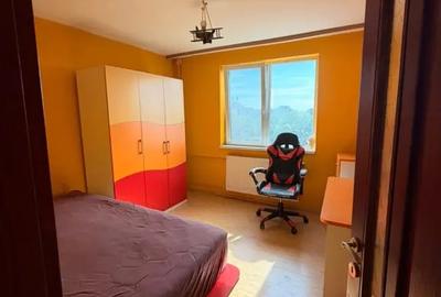 Apartament cu 3 camere decomandat în Exterior Vest