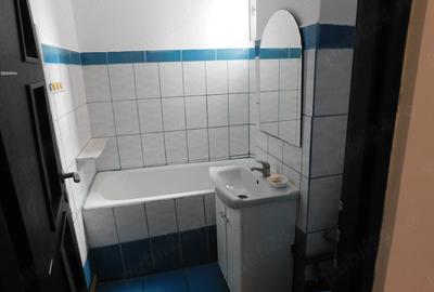 Apartament cu 3 camere decomandat în Exterior Vest