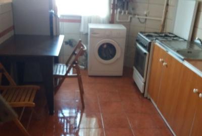 Apartament cu 3 camere decomandat în Florești