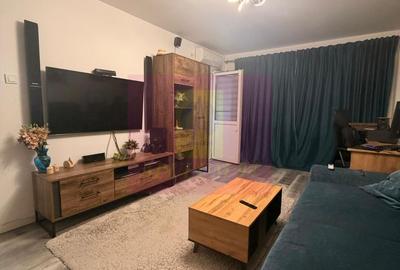 Apartament cu 3 camere decomandat, mobilat în Sud