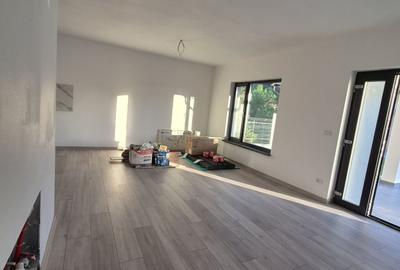 Casă cu 4 camere în Mărgineni - 1