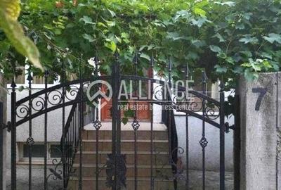 Casă individuală cu 6 camere cu Canalizare în Central - 2