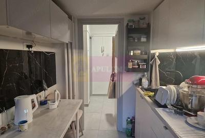 Apartament cu 3 camere semidecomandat în 1 Mai - 10