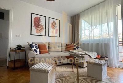 Apartament cu 2 camere semidecomandat, mobilat în Central