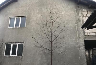 Casă individuală cu 6 camere cu Garaj în Golești