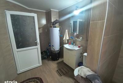 Casă cu 4 camere cu Teren 1500 Mp în Adâncata - 2