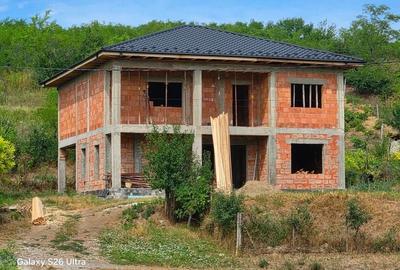 Casă cu 4 camere în Horlești