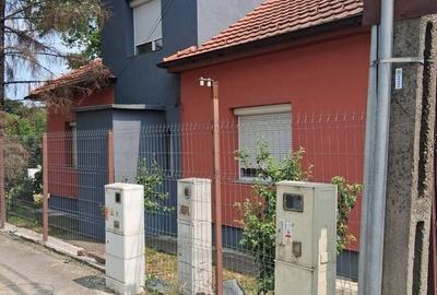 Casă cu 3 camere în UMT