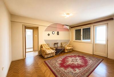 Apartament cu 3 camere semidecomandat în Central