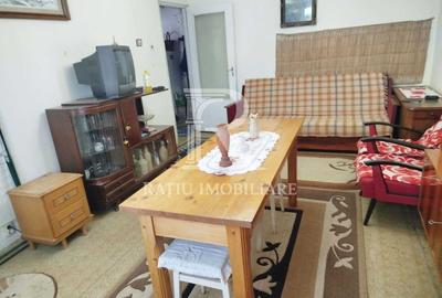 Apartament cu 3 camere decomandat, mobilat în Central