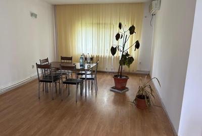 Casă individuală cu 5 camere cu Canalizare în Central - 2