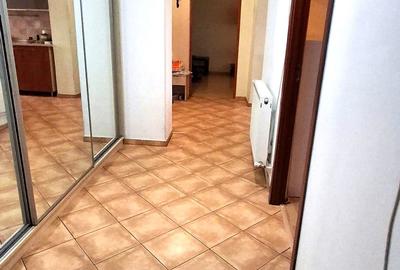 Apartament cu 3 camere decomandat în Drumul Taberei
