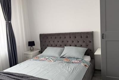 Apartament cu 3 camere semidecomandat în Tineretului