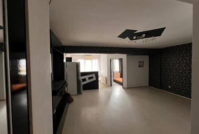 Apartament cu 2 camere semidecomandat, mobilat în Zorilor