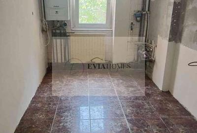 Apartament cu 3 camere semidecomandat în Mărăști