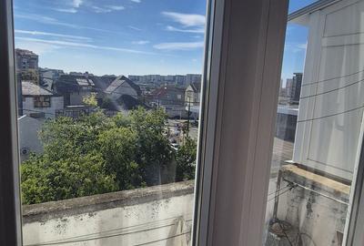 Apartament cu 2 camere semidecomandat în Decebal