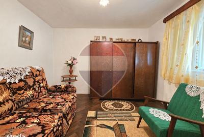 Casă cu 3 camere cu Teren 284 Mp în Brătianu