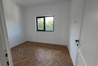 Casă cu 4 camere cu Teren 250 Mp în Vișan