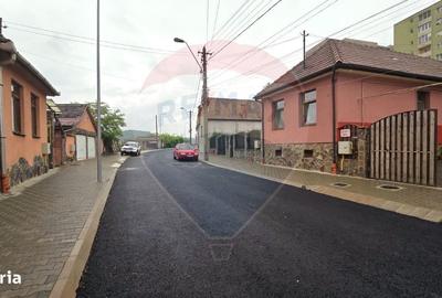 Casă cu 3 camere cu Teren 250 Mp în Central