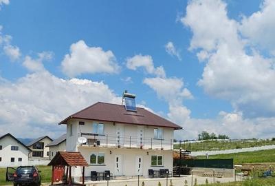 Casă cu 4 camere cu Teren 110 Mp în Central