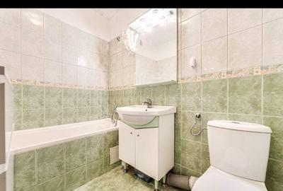 Apartament cu 3 camere decomandat în Polivalentă