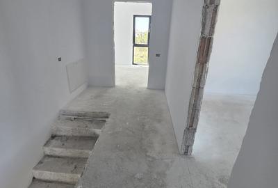 Casă cu 4 camere cu Teren 270 Mp în Central
