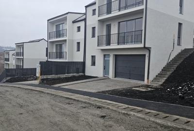 Duplex cu 4 camere cu Canalizare în Chinteni - 1
