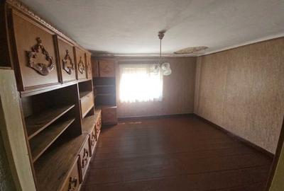 Casă cu 4 camere în Pietroșani
