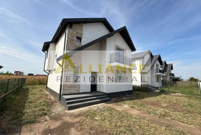 Casă individuală cu 4 camere cu Canalizare în Berceni