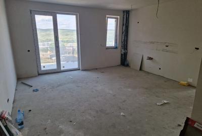 Apartament cu 3 camere semidecomandat în Florești - 2