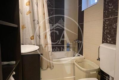 Apartament cu 3 camere semidecomandat în Decebal