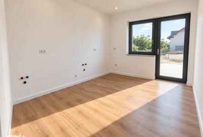 Casă cu 2 camere cu Teren 400 Mp în Clinceni