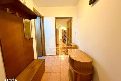 Apartament cu 3 camere semidecomandat în Dacia
