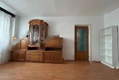Apartament cu 3 camere semidecomandat în Pantelimon