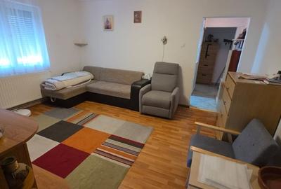 Apartament cu 3 camere decomandat în Burdea