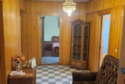Apartament cu 3 camere decomandat în Exterior Vest