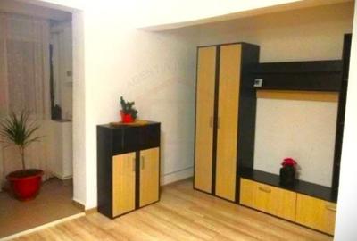 Apartament cu 3 camere decomandat, mobilat în Piața Centrală - 1