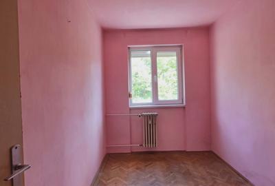 Apartament cu 3 camere decomandat în Nufărul