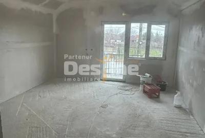 Casă cu 5 camere cu Teren 250 Mp în Lumina