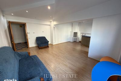 Apartament cu 3 camere decomandat în Republicii