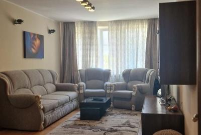 Apartament cu 3 camere semidecomandat, mobilat în Central