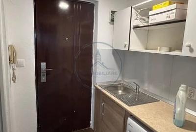 Garsonieră decomandată în Central