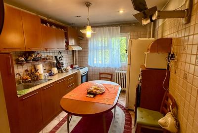 Apartament cu 3 camere decomandat în Tineretului